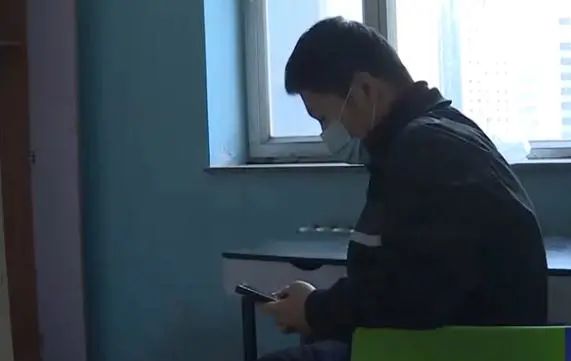 DƬ